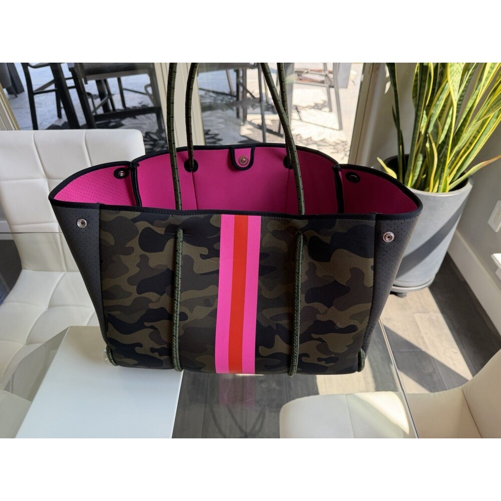 Haute Shore Greyson Showoff Tote Bag Green Camo Pink Neoprene Matching Wristlet